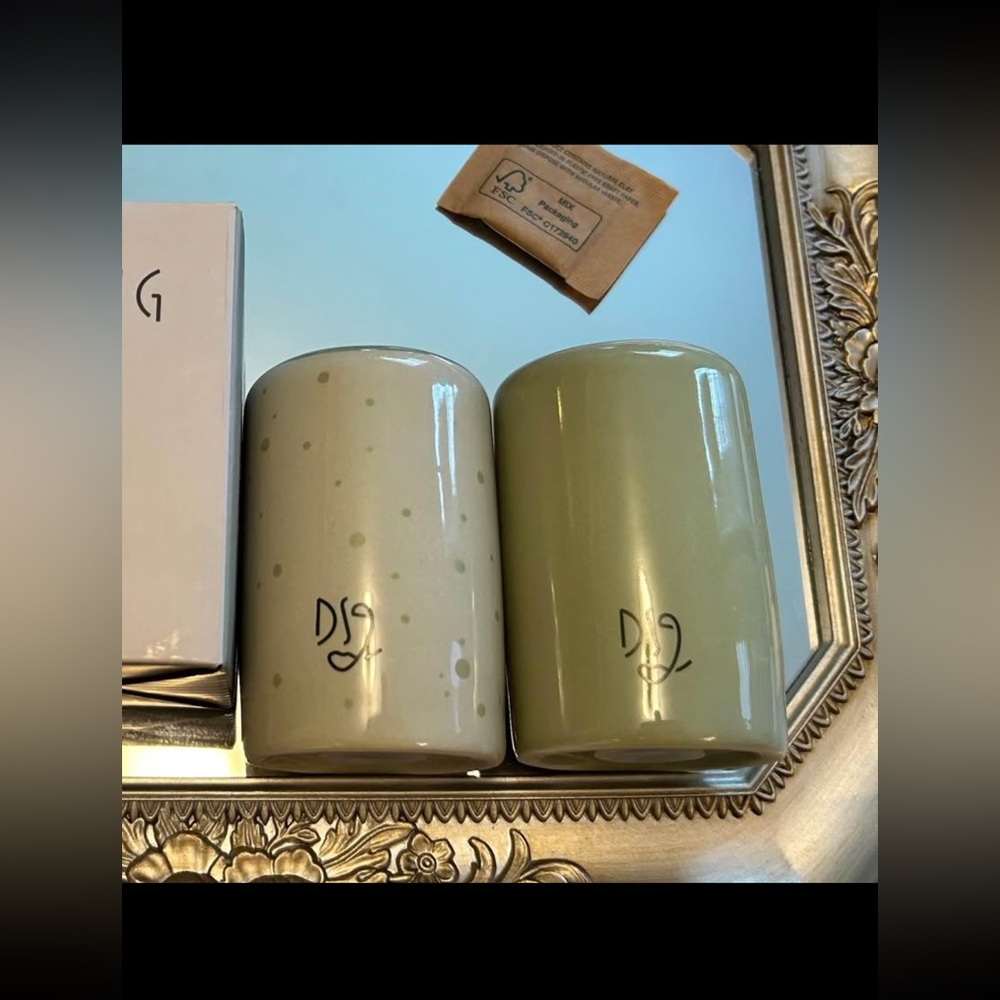 ✨✨Darling Spring Salt & Pepper Shaker Set✨✨ - Picture 2 of 3